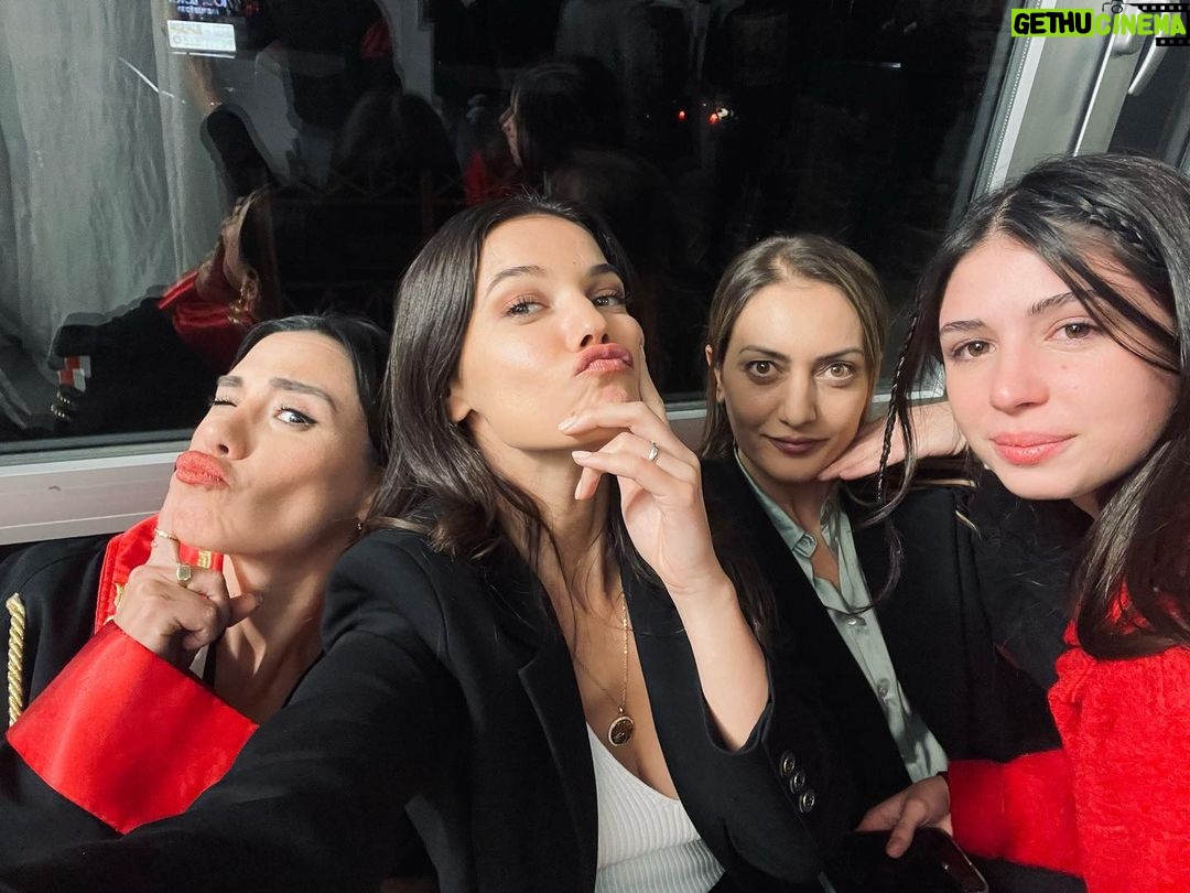 Pınar Deniz Instagram - Yılın son ‘Yargı’sı bu akşam♥️ Aslında ne fotolaaar ne videolaaar var da işte😂 Hadi insaflı davrandım😈