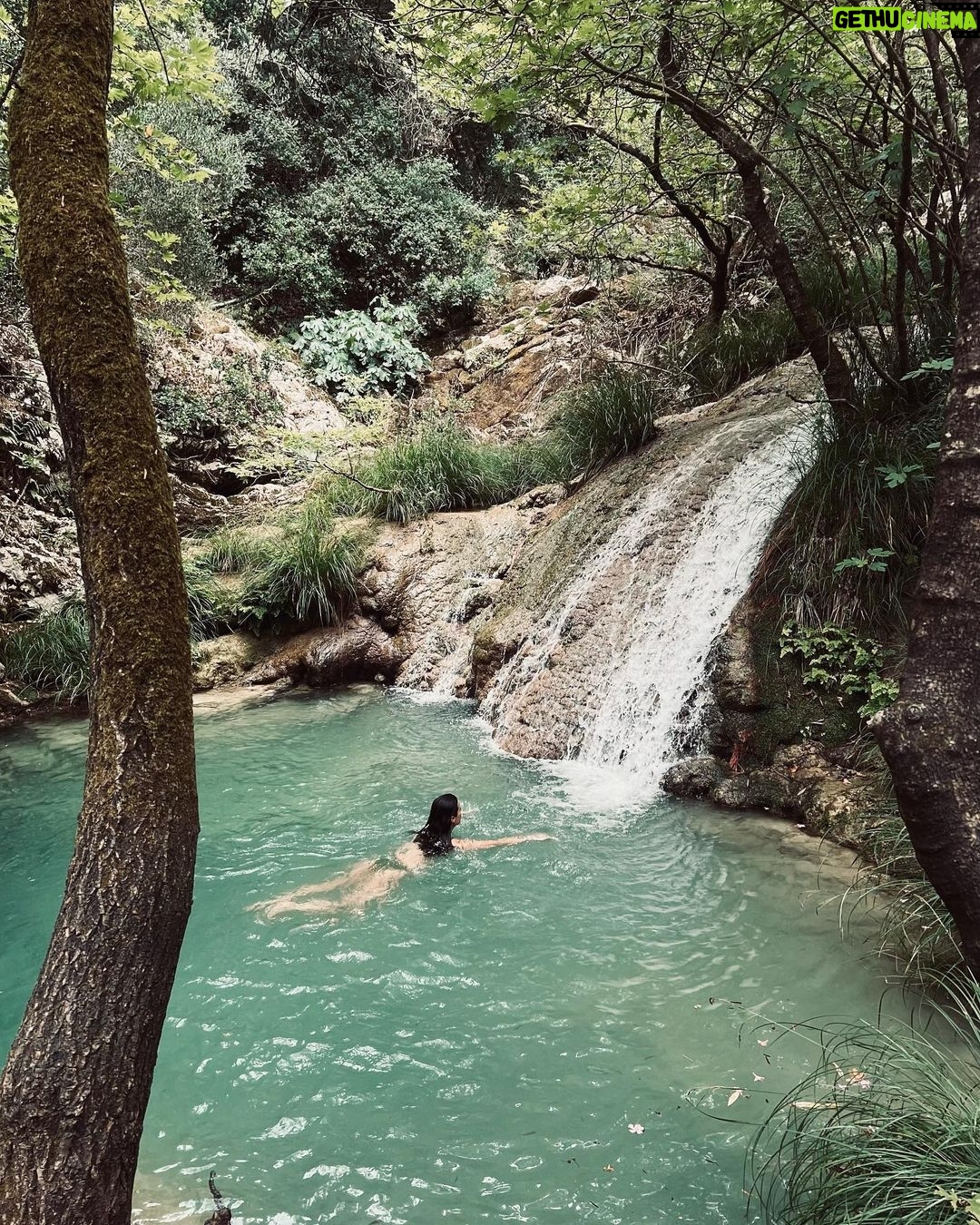 Pınar Deniz Instagram - Polylimnio Waterfalls