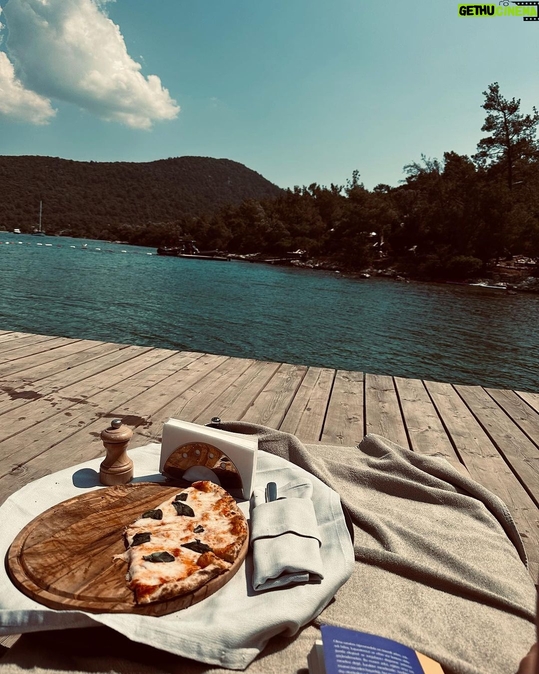 Pınar Deniz Instagram - Özlenen ‘yan gelip yatma’ günleri👀