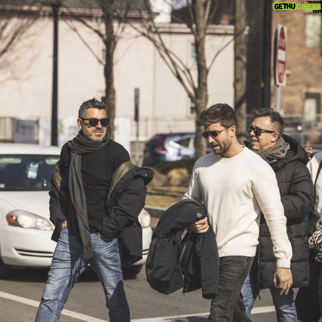 Pablo Alborán Instagram - DE-TOUR por #BOSTON Esta noche es nuestra noche familia!!! Y después seguimos por Nueva York, Washington, Atlanta y terminamos la gira en Puerto Rico!!! Y después a descansar una larga temporadita. Boston Harvard