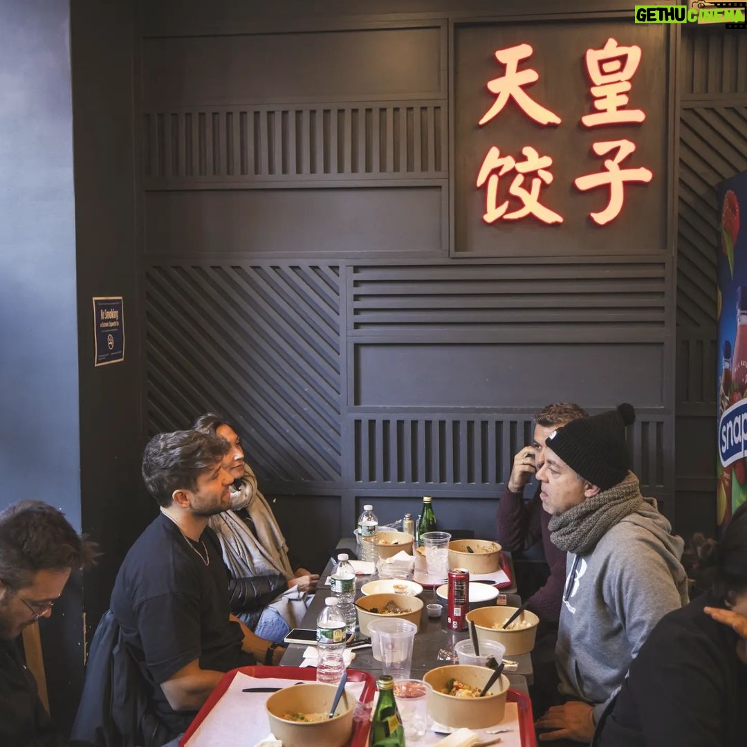 Pablo Alborán Instagram - 1- de charleta con los míos 2- beef brocoli and rice please. 3- neverending NewYork 4- la ciudad no duerme 5- tengo más frío que Jack en la tabla del titanic 6- Chris Dave , Pino Palladino, Isaiah Sharkey @bluenotenyc