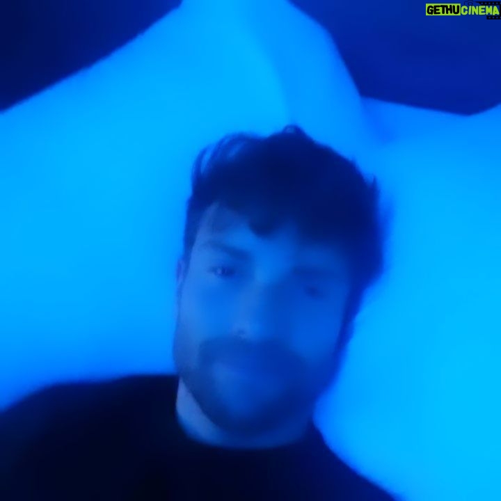Pablo Alborán Instagram - 1. Duermo poco, porque estando despierto, sueño más. 2. Podría vivir aquí 3. Leyendo vuestros mensajes 4. De marujeo mañanero con las spice girls 5. Escuchando cositas nuevas con cara de buitre 6. El cielo siempre está para ti y le prestas poca atención. North Carolina