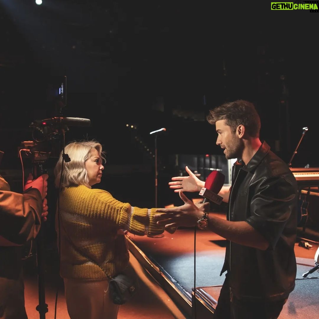 Pablo Alborán Instagram - 1-soy oficialmente un niño melón (@cerribero aquí han atinado más que en el perfil del boj y el kebab que me hiciste @laresistencia 🤣) Hecho a mano!! Una pasada 2- la felicidad y la gratitiud 3- merchand con mi nombre en la puerta del madison 4- tocándome los cajones 😝 5- un sueño cumplido 6- de entrevistas 7- más entrevistas 8- dormí acompañao 🤪 9- nueva york, gracias.
