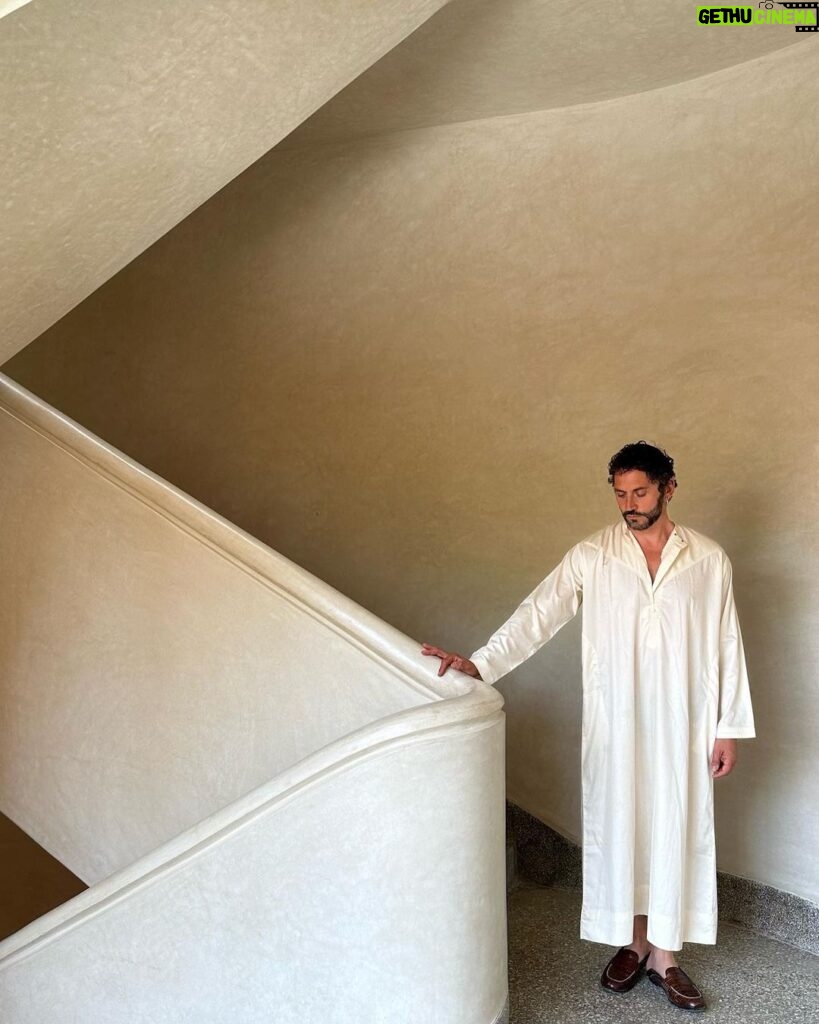 Paco León Instagram - Hace más de 20 años que nos conocemos y sigo admirándome de lo que puede llegar a hacer con su pasión y su gusto. El mejor “hotelier du monde” @christianschallert 💙🇲🇦