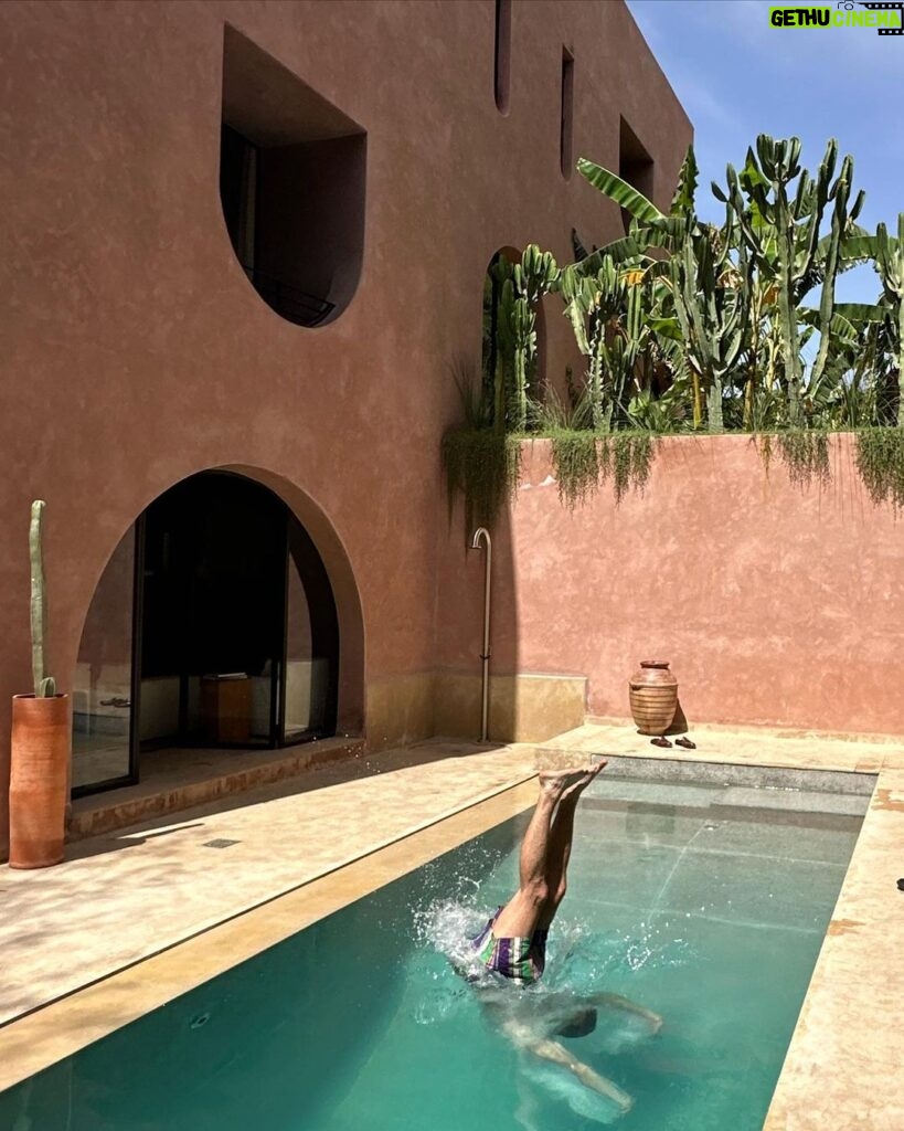 Paco León Instagram - Hace más de 20 años que nos conocemos y sigo admirándome de lo que puede llegar a hacer con su pasión y su gusto. El mejor “hotelier du monde” @christianschallert 💙🇲🇦
