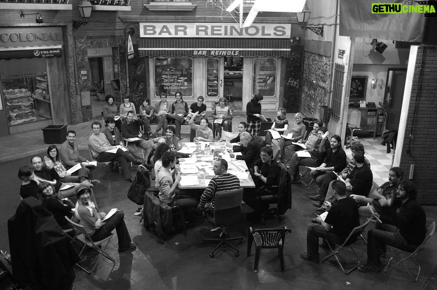 Paco León Instagram - Hoy hace 18 años que se estrenó AÍDA. Una serie que nos cambió la vida a todas las personas que trabajamos en ella. Aún se sigue viendo dentro y fuera de nuestras fronteras. GRACIAS #aidaforever 📸@asanchezolivas