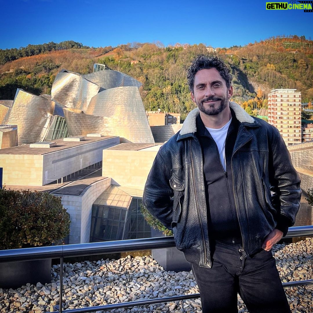 Paco León Instagram - Gracias al equipo de @museoguggenheim #25añosguggenheimbilbao 🕷️ Museo Guggenheim Bilbao