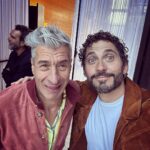 Paco León Instagram - He conocido a uno de los artistas que más admiro del mundo!! @mauriziocattelan 🙌