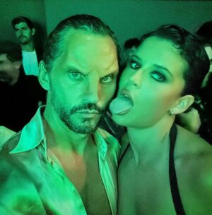 Paco León Instagram - Gracias a tod@s l@s que participaron en la fiesta-performance de #rainbowpeli  YA EN @netflixes