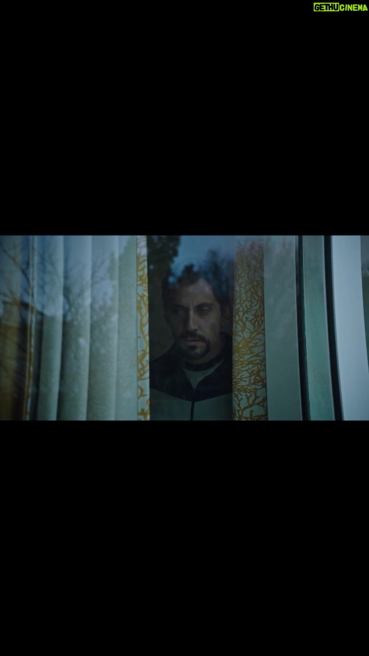 Paco León Instagram - Aquí el trailer oficial de NO MIRES A LOS OJOS la película dirigida por Félix Viscarret, basada en una novela de Juan José Millás. Estreno en salas el 4 Nov