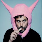Paco León Instagram - Faltan 7 días para el estreno de #rainbowpeli en el @sansebastianfes Deseando compartir esta chuchería hasta arriba de toppings. 🍬🧁🍭