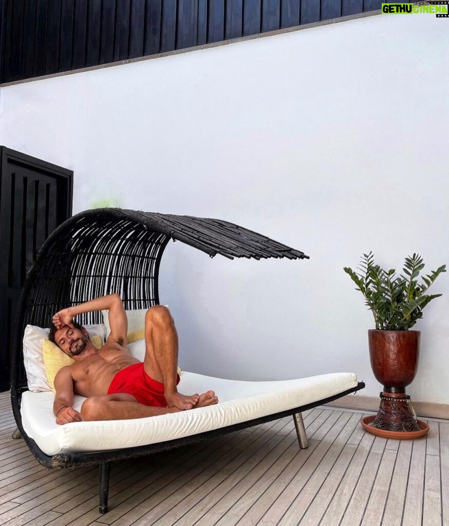 Paco León Instagram - Se acabó el verano y tirarse a la bartola…. Pero bueno que nos quiten lo bailao (a la Bartola y a mi😜)
