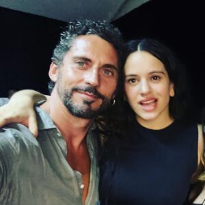 Paco León Instagram - Anoche en Sevilla a 40 grados @rosalia.vt y su gente se marcaron un show impresionante con una puesta en escena y una realización de vídeo de otro nivel.  8 bailarines superhéroes que literalmente se derramaron y se exprimieron en las dos horas de show. Temas nuevos como el mambo “Despechao”  que te vuelan la cabeza. Y es que la Rosy se sale del plato todo el tiempo, es inmensa…. #quésuertelamía  TK ❤️🙌🦋