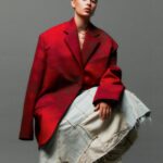Paco León Instagram - Los 30 años que nos separan no son nada, entre que ella es vieja y yo soy joven… nos dimos la mano y saltamos al vacío. @ucancallmedora #rainbowpeli fotos de @javier_biosca stylist @francescarinciari makeup/pelos @jesusdepaula @ricardocalerov @instylespain