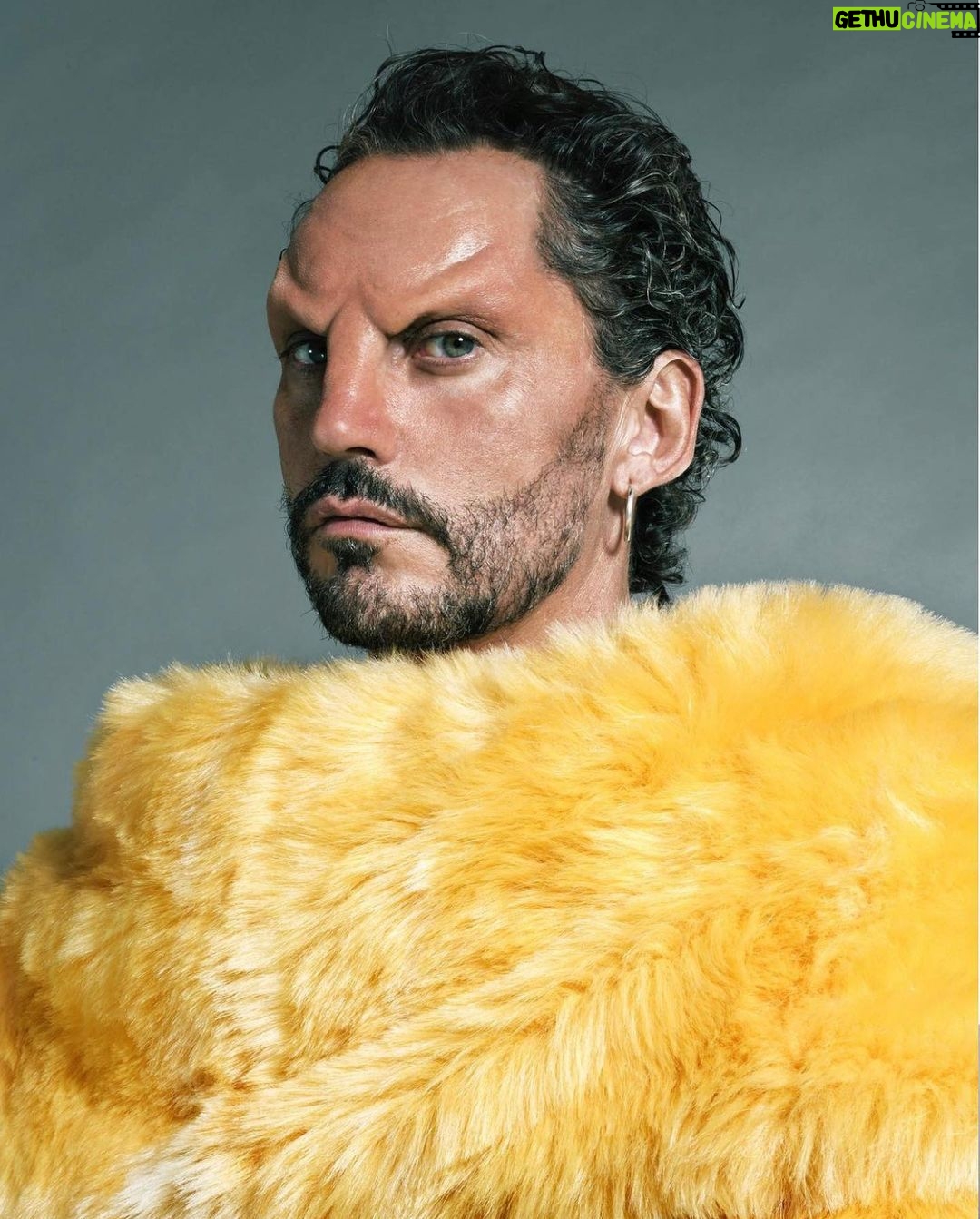 Paco León Instagram - Portadon de @numero_netherlands con foto de @jesusleonardodotcom stylish @carolinagaliana makeup @rubenmarmol prosthetic @oscardelmonte_fx editor @timiletonja interview @janaletonja
