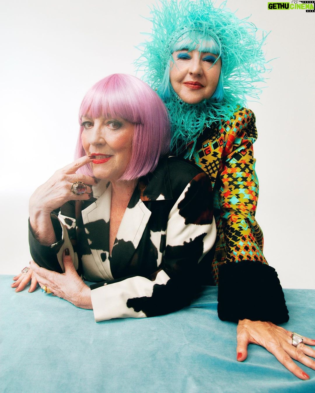 Paco León Instagram - Precioso y fántástico reportaje de @javier_biosca para @harpersbazaares con @aestebanlibrero @albertopinteno @albertopinteno @rubenmarmol @chanel.beauty @beatrizmatallana ❤️🌪🌈