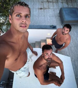 Paco León Instagram - Familia de sangre y de saliva. #algarveportugal