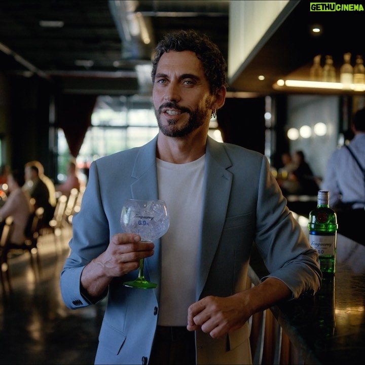 Paco León Instagram - Ya lo decía Lola Flores, para salir y divertirse lo que hay que tener es “método” @tanqueraygin nos propone el suyo: #tanqueray00 #hoycomem00scon
