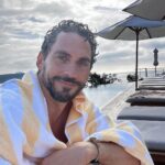 Paco León Instagram - Un sitio espectacular con un equipazo espectacular. Gracias por estas 48h @thebeachcavesibiza @sixsenses.ibiza. Aclaración, la estrella estuvo 3 segundos fuera del agua. Quien hizo la foto, las conoce bien. Pero es verdad que hay que tener mucho cuidado con ellas. Es un mal ejemplo, lo reconozco. 😞 Ibiza, Spain