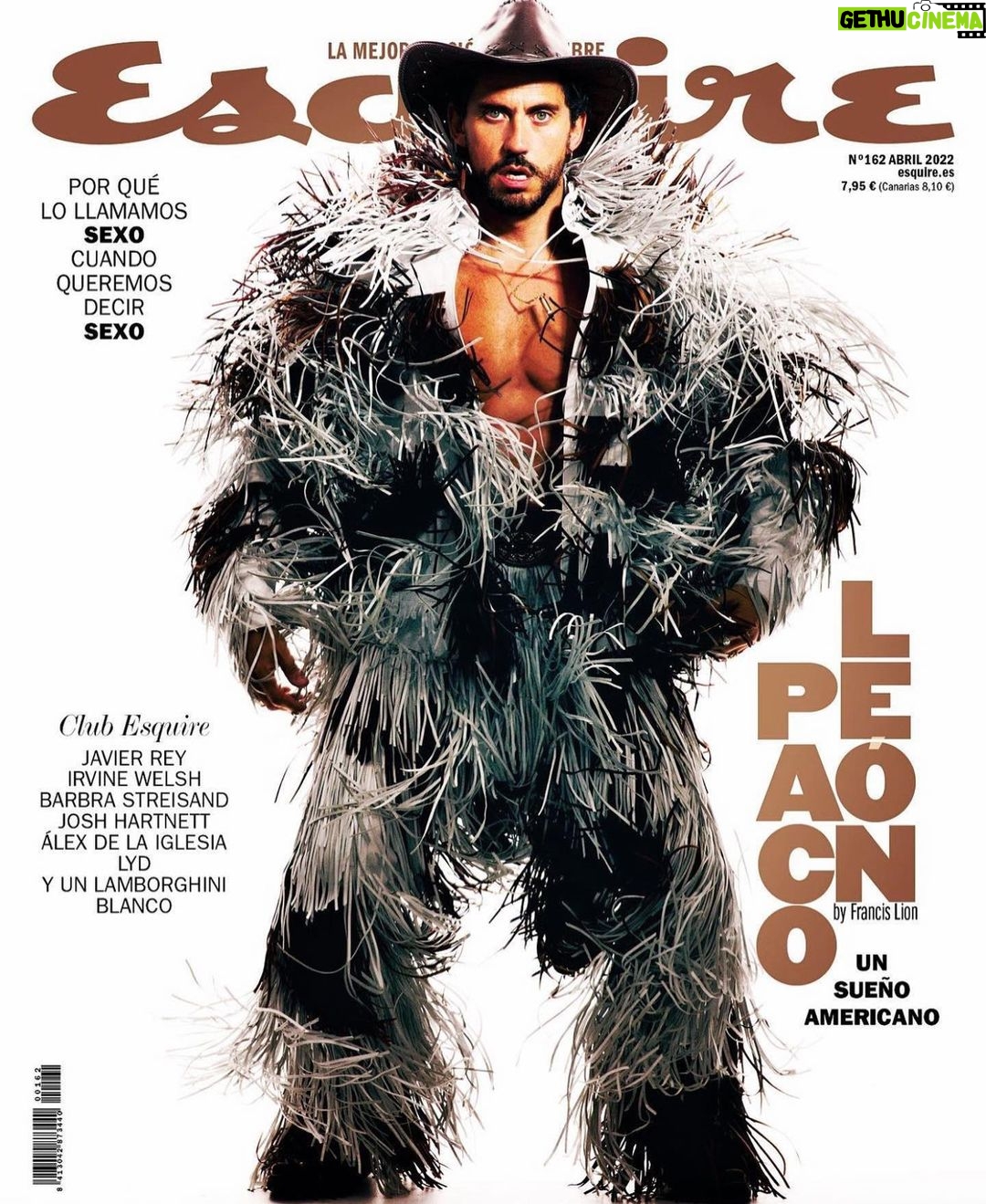 Paco León Instagram - Fotón de @javier_biosca para @esquirees en una sesión con mucho humor en la que ironizamos sobre mi participación en la película de Hollywood. “ @nickcagemovie