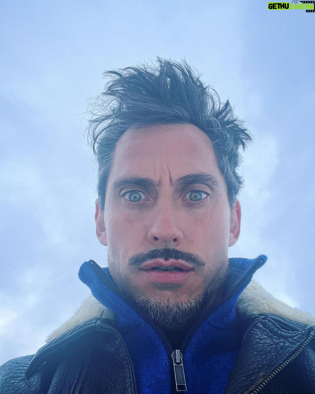 Paco Le贸n Instagram - Terminando la 2a semana de rodaje en la nieve. 馃ザ鉂勶笍鉀勶笍 Portalet D'aneu, Laruns, Francia