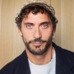 Paco León Instagram - Ahora me tengo que quitar la barba y cortarme el pelo…. y me da hueva…. Pero el trabajo manda, es para el próximo personaje. También me gusta cambiar.