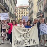 Paco León Instagram – Salimos a las calles a gritar la verdad del cumplaños de @mirenib ❤️de una de las personas más guays del mundo según  según la revista @forbes  #nolosaparenta