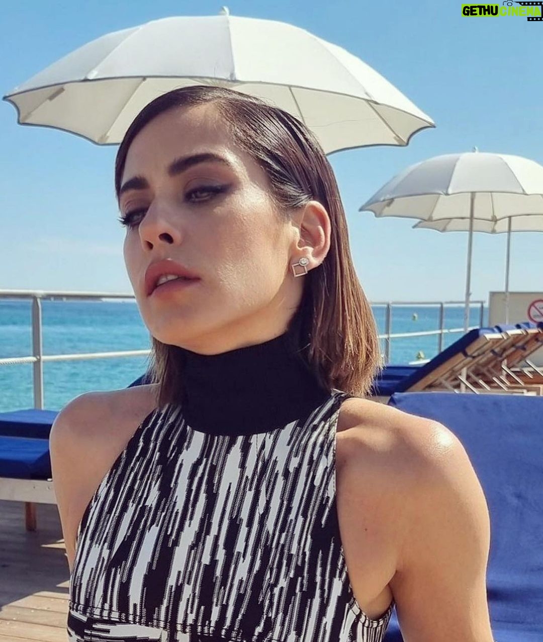 Paco León Instagram - Mi hermana @marialeonbarrios La Kristen Stuart de Sevilla, estrenó ayer #ElHijoZurdo una joya premiada como la mejor miniserie en @canneseries Creada por @fale73 @pacor.b @atipicafilms @movistarplus #orgullo A partir del 27 de Abril en Movistar!!