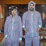 Paco León Instagram - Y nuestra madre nos sigue regalando estos pijamas en navidad….