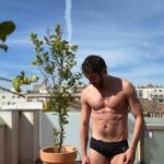 Paco León Instagram – Aunque no hay piropo que amortigüe la crisis de los 50… pero se agradecen 🤓 #calor 🥵 #sevilla #crisis50