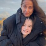 Paco León Instagram - Termina este viaje “ SIN INSTRUCCIONES” que como en la mayoría de los rodajes hemos vivido muchos momentos al límite. Un equipo humano y profesional que se ha puesto a prueba para dar lo mejor de cada uno. ❤️🙌 Ha sido un placer sentir la complicidad máxima de la jefa y ahora amiga @marinaseresesky 🙌❤️. Y compartir actuación con un elenco maravilloso, incluida la increíble y brillante @maia_zaitegi que con 9 años ha sido para mí, maestra de interpretación. ❤️🙌