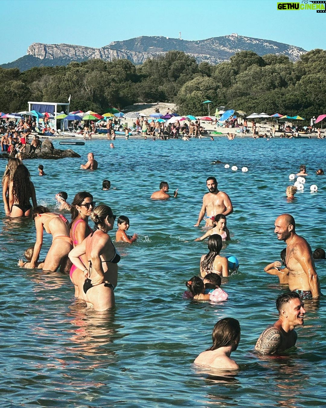 Paco León Instagram - Es difícil encontrar referentes que te ayuden a ilusionarte con la vejez que por otra parte ojalá venga. Cuando veo esos viejos italianos, completamente marrones, con sus bañadores turbo comiéndose un helado, me digo. Ok vamos! Como decía Ava Gardner de España. A mí me encanta Italia porque tiene los mismos defectos que yo. 🇮🇹