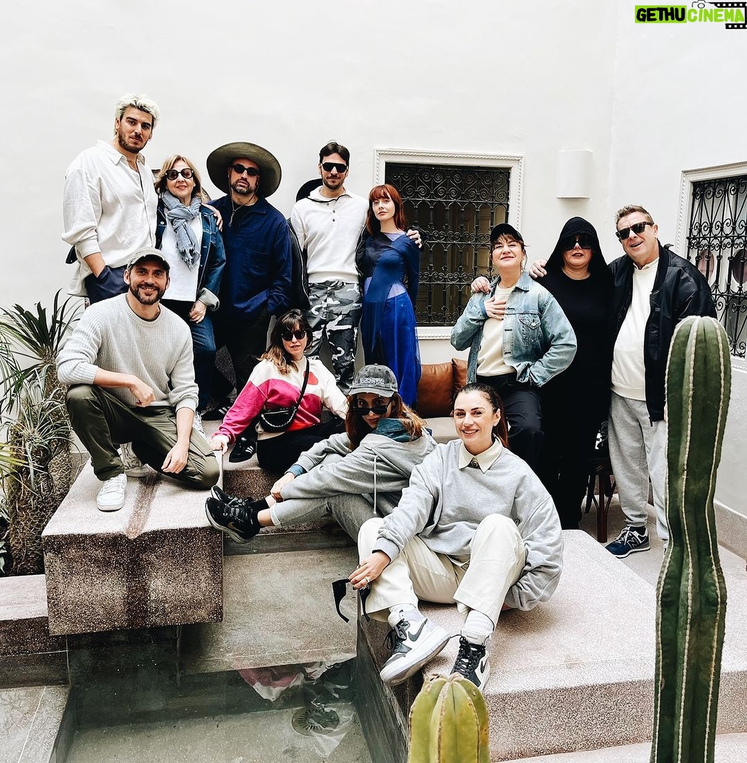 Paco León Instagram - Estamos muy emocionados de anunciar oficialmente la inauguración de un nuevo BRUMMELL PROJECT en la ciudad de Marrakech: @riadbrummell. ¿Y quién mejor para estrenarlo que nuestro seguidor y amigo de confianza @pacoleon, que nos ha regalado su presencia junto con su grupo de amig@s divinos? #inauguración #FIESTA #savoirvivre #marrakech Para convertir esta increíble noticia en algo todavía mucho más emocionante, hemos decidido ofrecer la oportunidad de que vosotros GANÉIS 2 NOCHES en nuestro exclusivo @riadbrummell: ¿CÓMO CONSEGUIRLO? ➕Deja un comentario etiquetando a la persona que llevarías contigo. ➕Sigue a @riadbrummell y a @pacoleon en IG Último día para participar: 28.12 a las 23:59h. Anunciaremos el ganador@ en Historias el 29.12. *El premio no incluye los vuelos ni el transporte de ida y vuelta al Riad. ¡Buena suerte! ✨ We are thrilled to officially announce our new BRUMMELL PROJECT baby born in the city of Marrakech: @riadbrummell And who better to inaugurate it than our trusted follower and friend @pacoleon along with divine friends? #inauguration #PARTY #savoirvivre #marrakech To make this news even more exciting, we are offering a chance to WIN 2 NIGHTS @riadbrummell HOW? ➕Leave a comment tagging the person you would take with you. ➕Follow @riadbrummell and @pacoleon Last day to participate: 28.12 at 23:59h. We will announce the winner in Stories the 28.12. *The prize does not include flights or transport to and from the Riad. Good luck! Riad Brummell