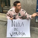Paco León Instagram - Salimos a las calles a gritar la verdad del cumplaños de @mirenib ❤️de una de las personas más guays del mundo según según la revista @forbes #nolosaparenta
