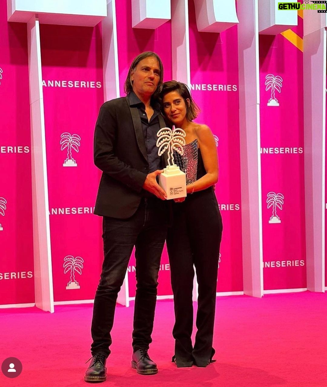 Paco León Instagram - Mi hermana @marialeonbarrios La Kristen Stuart de Sevilla, estrenó ayer #ElHijoZurdo una joya premiada como la mejor miniserie en @canneseries Creada por @fale73 @pacor.b @atipicafilms @movistarplus #orgullo A partir del 27 de Abril en Movistar!!