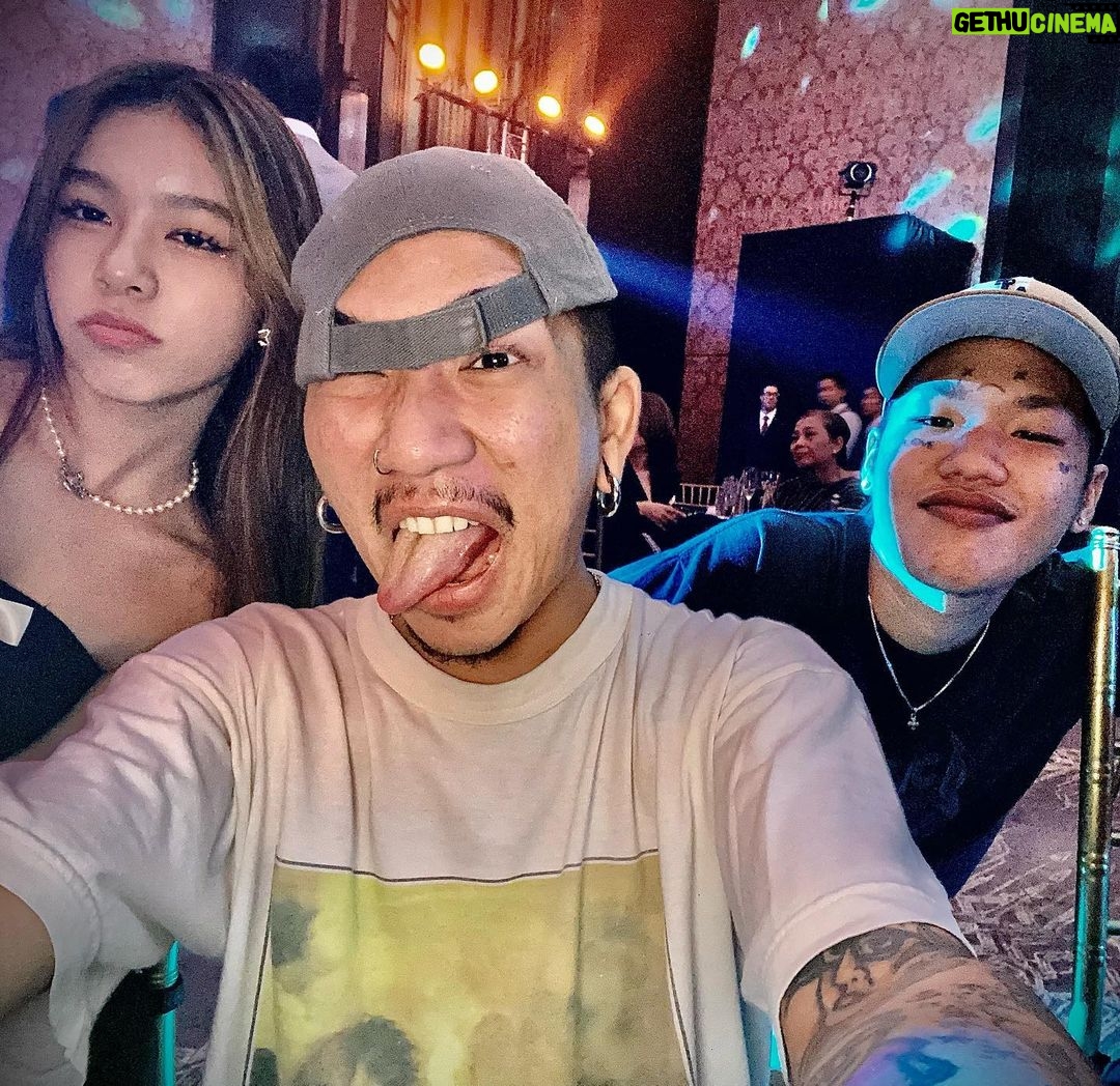 Padung Songsang - 98.1K Likes - ขอบคุณ ที่เรารักกันนะ เป็นวันที่ดีใจ มีความสุขมาก #จากใจคนเป็นพ่อ @iamjsad @punnada_promyos 💯💯💯💯💯💯💯💯💯💯 อวดน้อย แต่ ร้อยเปอร์เซ็นต์ 🤡🤡🤡🤡🤡🤡🤡🤡🤡🤡🤡🤡🤡🤡🤡🤡🤡🤡
