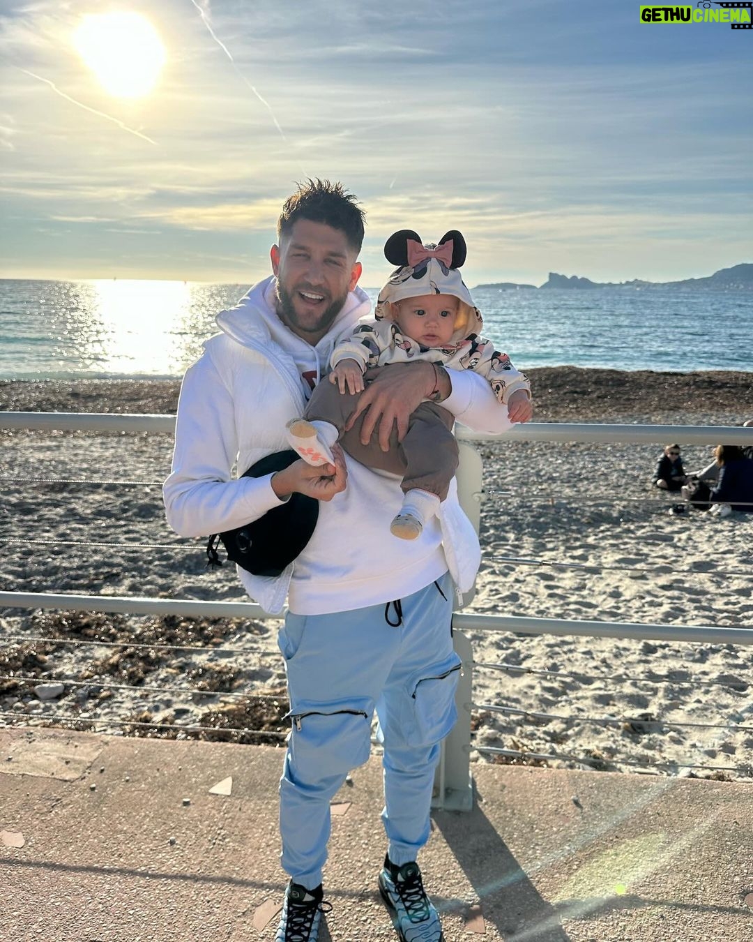 Paga - 122.9K Likes - Petite promenade, avec mon amour de ma vie, 🫶♥️🫶 Pere et fille. Bon week-end à tous on vous aime!! 🫶