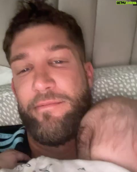 Paga - 82K Likes - Aujourd’hui, je suis trop contente, maman rentre à la maison après un petit séjour en Italie 🇮🇹 Je m’attends déjà à une attaque de bisous 💛
J’ai bien profité de jolis moments avec mon super papou, dont de beaux dodos ensemble 💓🥹
Et vous, vous avez prévu quoi ce week-end les copines et les copains?