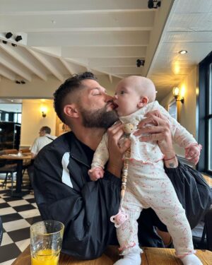 Paga Instagram - #mood de la semaine avec baby GIORGIA …
On vous souhaite un belle journée 🩷