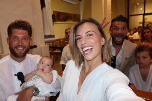 Paga Instagram - Aujourd’hui c’était le baptême de Leewane et Maylone 💚 Giorgia a trop aimé ce moment comme nous 🫶🏼