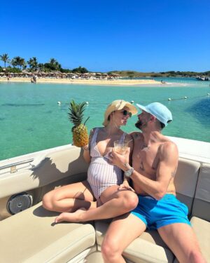 Paga Instagram - I LOVE YOU BABY @giuseppacrl bientôt on sera 3 🙏🏻♥️
Et vous la fafa Quel est votre destination de vos rêves ?
Service de conciergerie ➡️ @elegancesxm