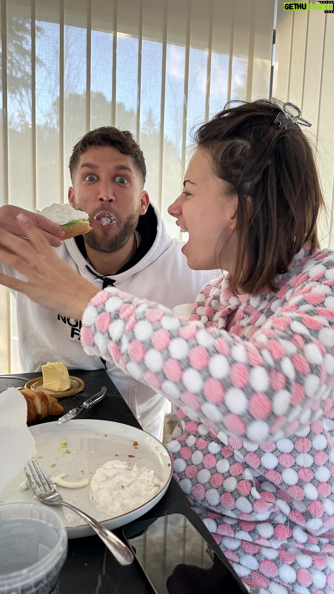 Paga - 63.2K Likes - Pour mon anniversaire mes 35 ans, on débat avec amour sur notre future 😂♥️🫄👨👩👧 perte de libido ? 😂🫶✅