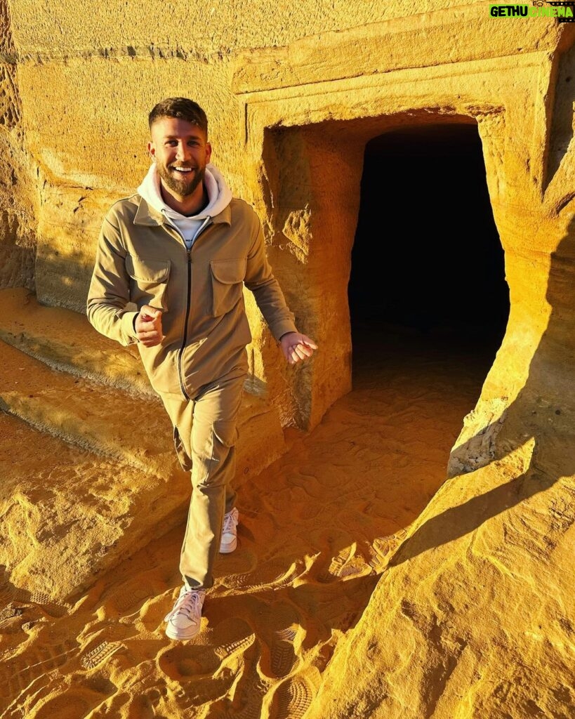 Paga Instagram - Revenir dans l’histoire avec ces monument exceptionnels a @AlUlaMoments 🇸🇦 c’était vraiment un moment spécial d’être la dans cette nature qui sort de l’ordinaire. A voir … absolument @experiencealula - #AlUlaMoments - #TheWorldsMasterpiece - #AlUla - #experiencealula @visitsaudi #visitsaudi #feelmoresaudi Medain Saleh, Saudi Arabia