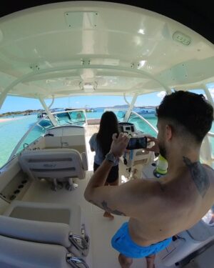 Paga Instagram - I LOVE YOU BABY @giuseppacrl bientôt on sera 3 🙏🏻♥️
Et vous la fafa Quel est votre destination de vos rêves ?
Service de conciergerie ➡️ @elegancesxm