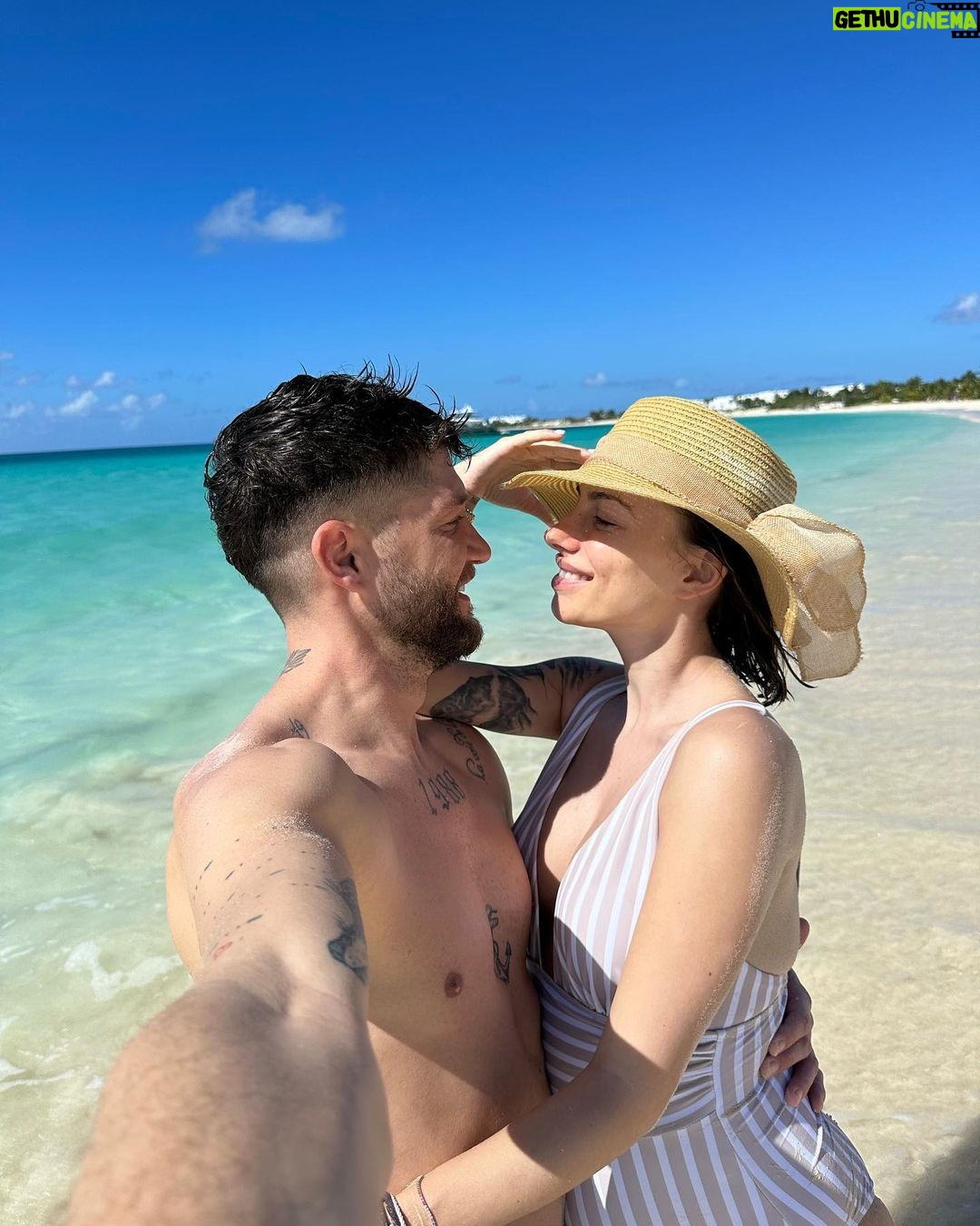 Paga Instagram - Happy Valentine’s day 🌈❤️☀️ cette amour unique encore et encore avec toi ✨ @paga_lmsa Anguilla - Eastern Carribean