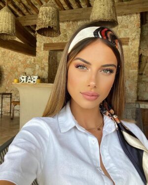 Paga Instagram - COUP DE FOUDRE 😻 NOTRE TOUTE PREMIÈRE PHOTO 🫶

Cette année et spécial et magique avec l’arrivé de notre bébé 👶 

Je suis sur mon petit ⛅️ 

J ai pas de mot pour expliquer mon amour, @giuseppacrl 

Depuis le 1 et jour je savais que c était toi ..
Tu es unique @giuseppacrl et surtout drôle 🤣 

💕 I LOVE YOU 💕

BONNE SAINT VALENTIN 💘 A TOUS ET POUR LES CÉLIBATAIRES L AMOUR  ARRIVE TÔT OU TARD 🙏🏻♥️
