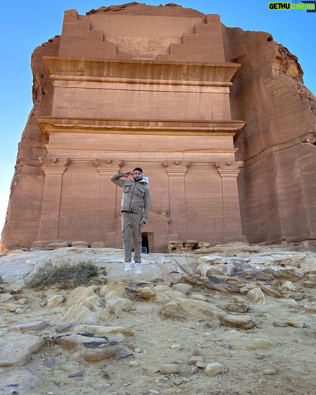 Paga Instagram - Une matinée incroyable dans un lieu unique !!! Des endroits magnifiques à @VisitSaudi on s’est retrouvés entre monuments historiques et nouvelles constructions à @ExperienceAlUla. - #VisitSaudi - @AlUlaMoments - #AlUlaMoments - #TheWorldsMasterpiece - #AlUla - #experiencealula Medain Saleh, Saudi Arabia