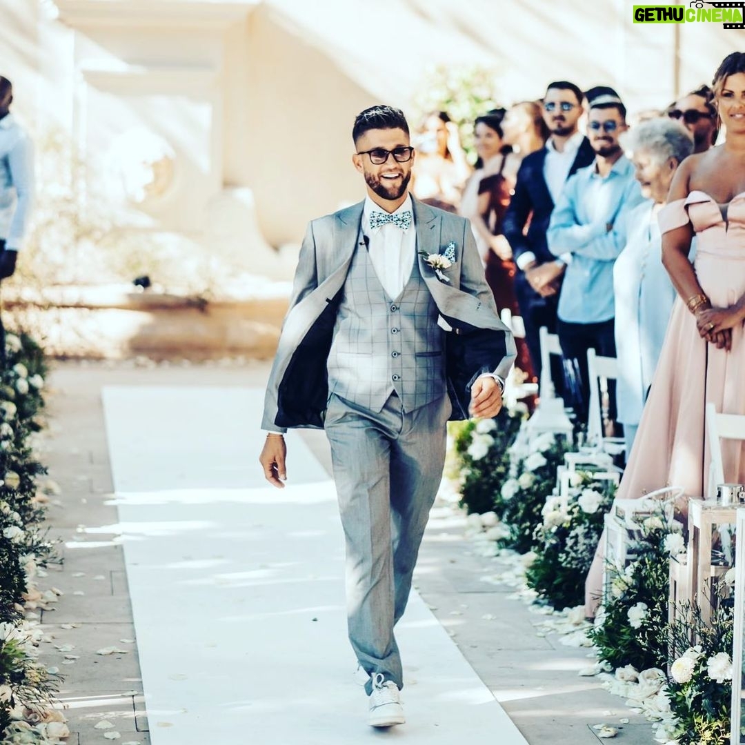 Paga - 106.6K Likes - YA PAS RIEN LA … un vrai Manequin 🤦♂️ merci pour ses moments unique magique et festif en famille … @nikolalozina @lauralempika @w9officiel @saltofr @empiredumarie ♥️VIVE LES MARIÉS ♥️