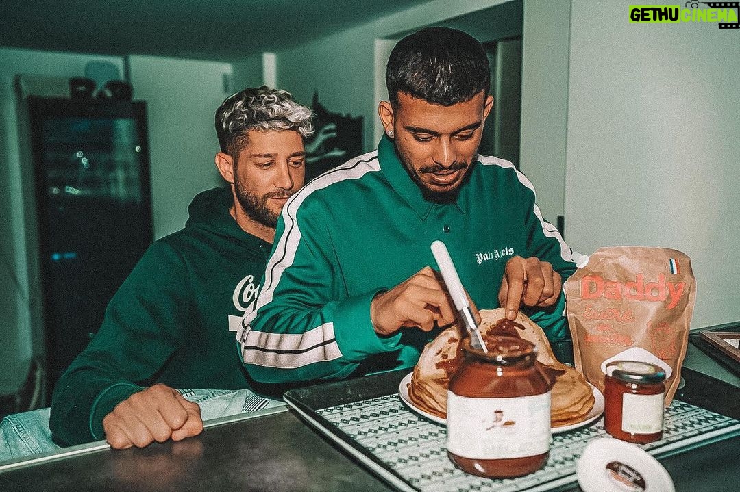 Paga - 142.9K Likes - Entre Bro !!
On a pas perdu notre âme d’enfant, nous sommes très gourmand 😀
Ps : Merci Belle Soeur @giuseppacrl pour ses crêpes 🥞 Magnifique ❤️
📸 : @hugoabadie