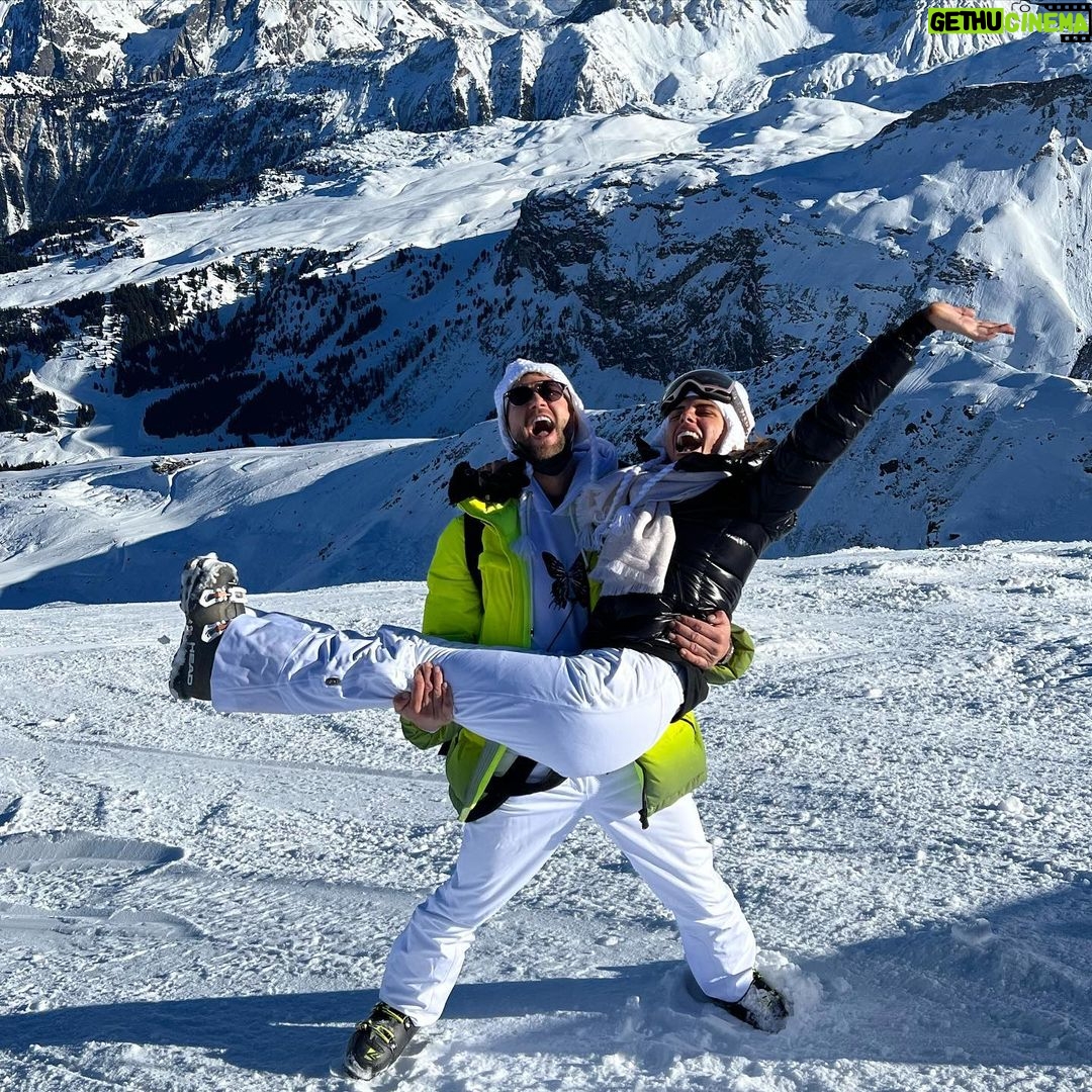 Paga - 97.3K Likes - Une seul chose à vous dire pour cette nouvelle année 2022 ….. d être heureux au quotidien avec la santé le reste c est éphémère ❤️ @giuseppacrl